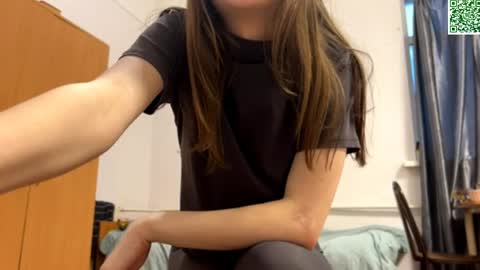 Snapshot of ellyspoerer chatting on 04/04/26, 04:26 Sonya online show from 04/04/26, 04:26