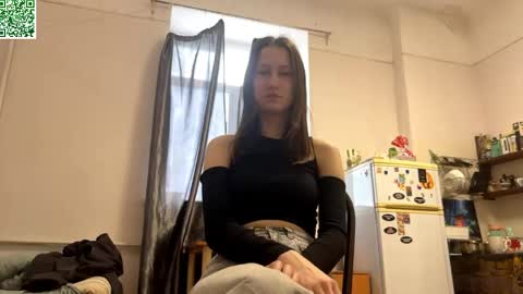 Snapshot of ellyspoerer chatting on 04/10/26, 04:06 Sonya online show from 04/10/26, 04:06