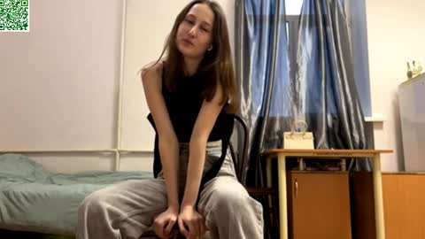 Snapshot of ellyspoerer chatting on 04/10/26, 04:12 Sonya online show from 04/10/26, 04:12