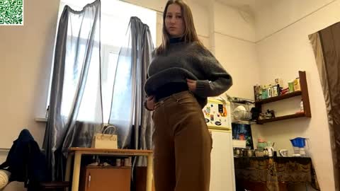 Snapshot of ellyspoerer chatting on 04/11/26, 04:17 Sonya online show from 04/11/26, 04:17