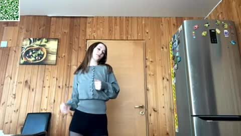 Snapshot of ellyspoerer chatting on 04/21/26, 08:42 Sonya online show from 04/21/26, 08:42