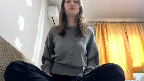 Snapshot of ellyspoerer chatting on 04/23/26, 12:29 Sonya online show from 04/23/26, 12:29