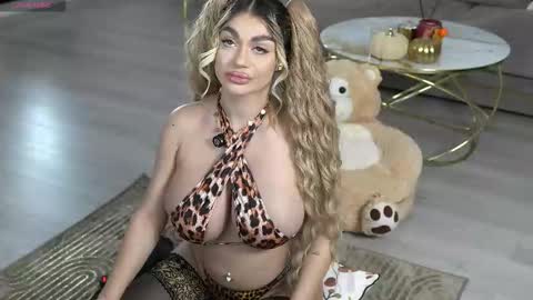 Snapshot of ellyxxxelly chatting on 10/17/25, 12:41 Elly online show from 10/17/25, 12:41
