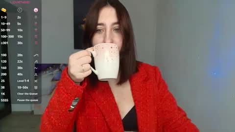 Snapshot of elmirapowers chatting on 01/08/25, 12:47 elmirapowers online show from 01/08/25, 12:47