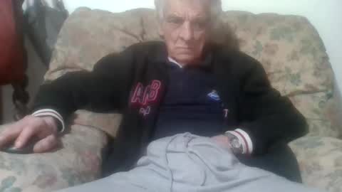 Snapshot of elmo191271 chatting on 10/13/25, 04:23 elmo191271 online show from 10/13/25, 04:23