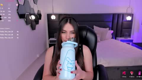 ELOISA OLIVERO online show from 02/24/25, 05:42