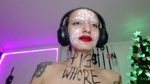 Snapshot of eloise_brown_ chatting on 12/09/24, 12:23 Chelsea Please help me to reach 100 thumbs up online show from 12/09/24, 12:23