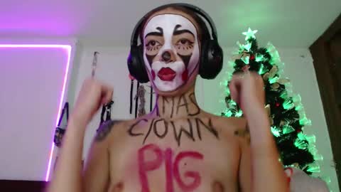 Snapshot of eloise_brown_ chatting on 12/22/24, 11:31 Chelsea Please help me to reach 100 thumbs up online show from 12/22/24, 11:31