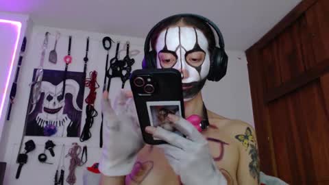 Snapshot of eloise_brown_ chatting on 01/04/25, 11:59 Chelsea Please help me to reach 100 thumbs up online show from 01/04/25, 11:59