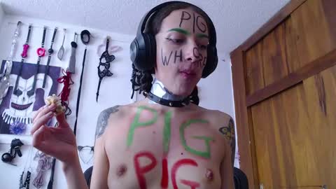 Snapshot of eloise_brown_ chatting on 01/17/25, 09:17 Chelsea Please help me to reach 100 thumbs up online show from 01/17/25, 09:17