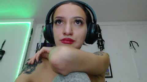 Snapshot of eloise_brown_ chatting on 02/09/25, 01:00 Chelsea Please help me to reach 100 thumbs up online show from 02/09/25, 01:00