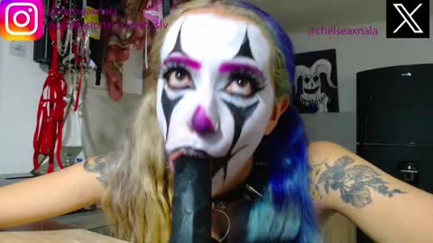 Snapshot of eloise_brown_ chatting on 09/24/25, 10:57 Chelsea Please help me to reach 100 thumbs up online show from 09/24/25, 10:57