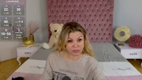 eloise_by online show from 06/17/26, 07:22