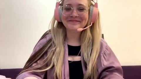 Snapshot of eloisedenkins chatting on 05/01/26, 02:32 Katie online show from 05/01/26, 02:32