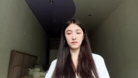 Snapshot of elouisevallian chatting on 07/02/26, 03:23 Elara online show from 07/02/26, 03:23
