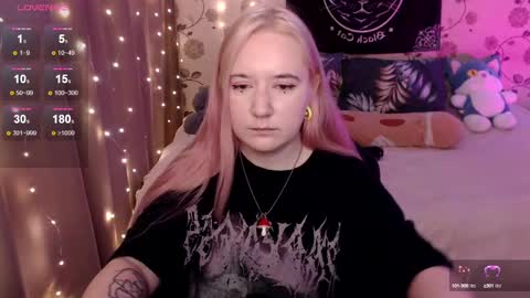 Snapshot of elovinora chatting on 12/01/24, 05:02 Ela give me a thumbs up if you like it  and this is important for the development of the account online show from 12/01/24, 05:02