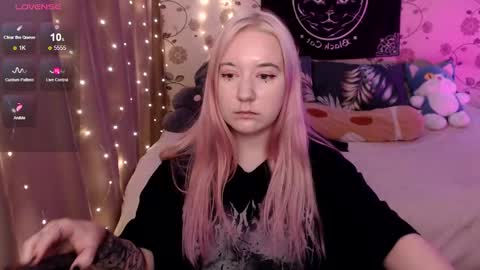 Snapshot of elovinora chatting on 12/01/24, 08:09 Ela give me a thumbs up if you like it  and this is important for the development of the account online show from 12/01/24, 08:09