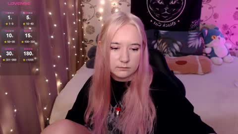 Snapshot of elovinora chatting on 12/02/24, 06:54 Ela give me a thumbs up if you like it  and this is important for the development of the account online show from 12/02/24, 06:54