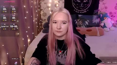 Snapshot of elovinora chatting on 12/02/24, 10:01 Ela give me a thumbs up if you like it  and this is important for the development of the account online show from 12/02/24, 10:01