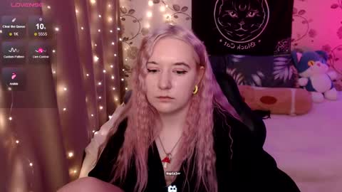 Snapshot of elovinora chatting on 12/05/24, 10:23 Ela give me a thumbs up if you like it  and this is important for the development of the account online show from 12/05/24, 10:23