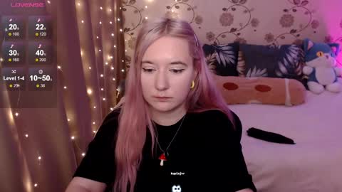 Snapshot of elovinora chatting on 12/13/24, 02:49 Ela give me a thumbs up if you like it  and this is important for the development of the account online show from 12/13/24, 02:49