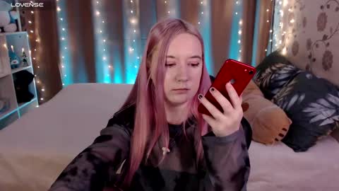 Snapshot of elovinora chatting on 12/14/24, 08:08 Ela give me a thumbs up if you like it  and this is important for the development of the account online show from 12/14/24, 08:08