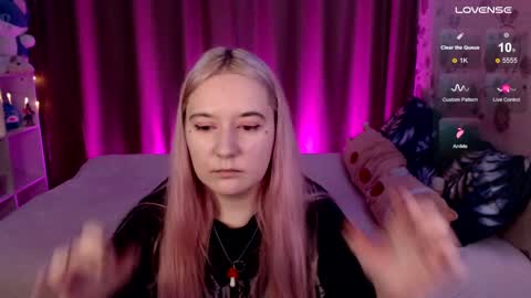 Snapshot of elovinora chatting on 12/16/24, 06:27 Ela give me a thumbs up if you like it  and this is important for the development of the account online show from 12/16/24, 06:27