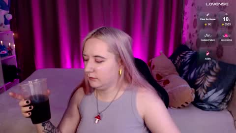 Snapshot of elovinora chatting on 12/17/24, 08:10 Ela give me a thumbs up if you like it  and this is important for the development of the account online show from 12/17/24, 08:10