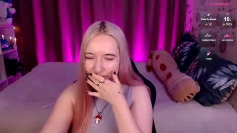 Snapshot of elovinora chatting on 12/18/24, 06:57 Ela give me a thumbs up if you like it  and this is important for the development of the account online show from 12/18/24, 06:57