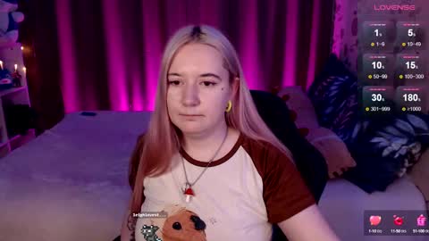 Snapshot of elovinora chatting on 12/19/24, 01:07 Ela give me a thumbs up if you like it  and this is important for the development of the account online show from 12/19/24, 01:07