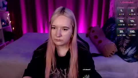 Snapshot of elovinora chatting on 12/20/24, 01:47 Ela give me a thumbs up if you like it  and this is important for the development of the account online show from 12/20/24, 01:47