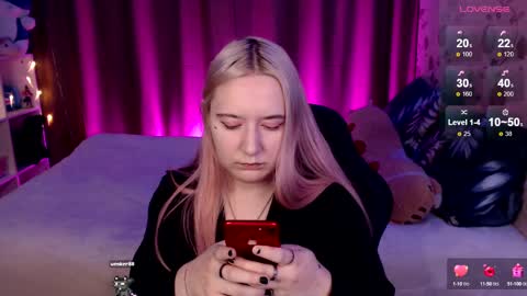 Snapshot of elovinora chatting on 12/21/24, 08:00 Ela give me a thumbs up if you like it  and this is important for the development of the account online show from 12/21/24, 08:00