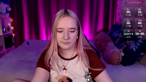 Snapshot of elovinora chatting on 12/22/24, 08:36 Ela give me a thumbs up if you like it  and this is important for the development of the account online show from 12/22/24, 08:36