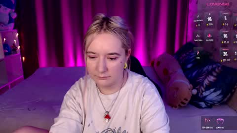 Snapshot of elovinora chatting on 12/28/24, 10:02 Ela give me a thumbs up if you like it  and this is important for the development of the account online show from 12/28/24, 10:02