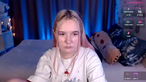 Snapshot of elovinora chatting on 12/29/24, 01:13 Ela give me a thumbs up if you like it  and this is important for the development of the account online show from 12/29/24, 01:13