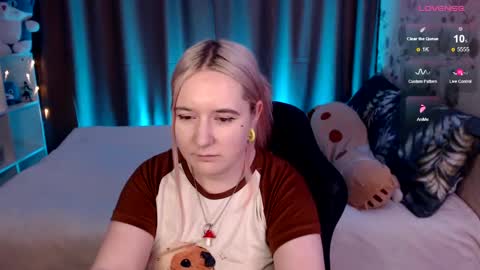 Snapshot of elovinora chatting on 12/30/24, 10:45 Ela give me a thumbs up if you like it  and this is important for the development of the account online show from 12/30/24, 10:45