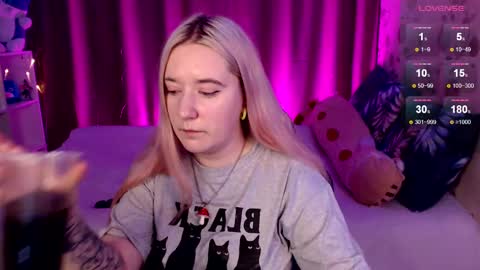 Snapshot of elovinora chatting on 12/31/24, 08:02 Ela give me a thumbs up if you like it  and this is important for the development of the account online show from 12/31/24, 08:02