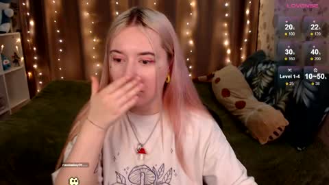 Snapshot of elovinora chatting on 01/03/25, 08:01 Ela give me a thumbs up if you like it  and this is important for the development of the account online show from 01/03/25, 08:01