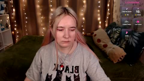 Snapshot of elovinora chatting on 01/03/25, 11:01 Ela give me a thumbs up if you like it  and this is important for the development of the account online show from 01/03/25, 11:01