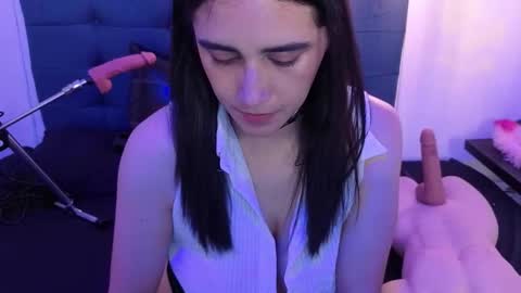 elowen_halley1 online show from 09/29/25, 08:13