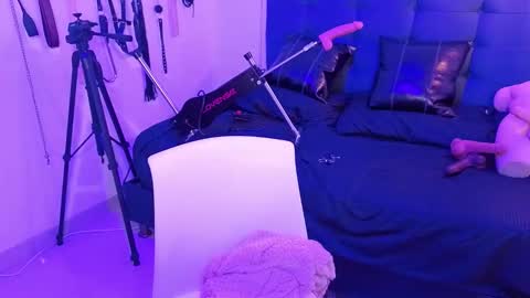 elowen_halley1 online show from 10/03/25, 07:11