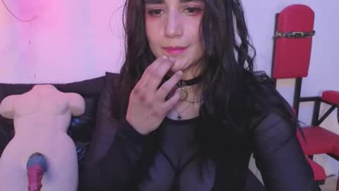 elowen_halley1 online show from 12/16/25, 08:25