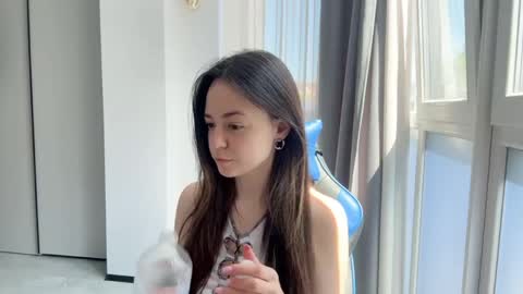 Snapshot of elowynx chatting on 05/11/26, 09:04 Milana online show from 05/11/26, 09:04