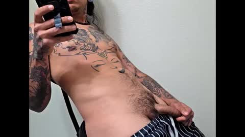 Snapshot of elperro4you chatting on 05/27/26, 01:57 elperro4you online show from 05/27/26, 01:57