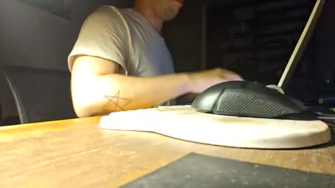 Snapshot of elriclust chatting on 04/24/26, 10:23 elriclust online show from 04/24/26, 10:23