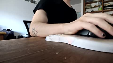 Snapshot of elriclust chatting on 04/27/26, 12:14 elriclust online show from 04/27/26, 12:14