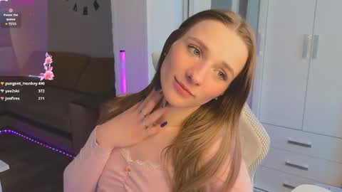 Snapshot of elsa_cute1 chatting on 04/09/26, 06:19 elsa_cute1 online show from 04/09/26, 06:19