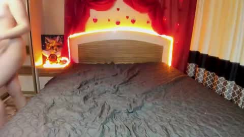 Snapshot of elsa_hot_here chatting on 12/15/25, 01:37 Elsa online show from 12/15/25, 01:37