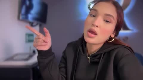 Snapshot of elsa_koch chatting on 09/30/25, 02:44 ELSA online show from 09/30/25, 02:44