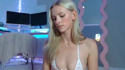 Snapshot of elsa_may chatting on 01/15/26, 02:16 elsa_may online show from 01/15/26, 02:16